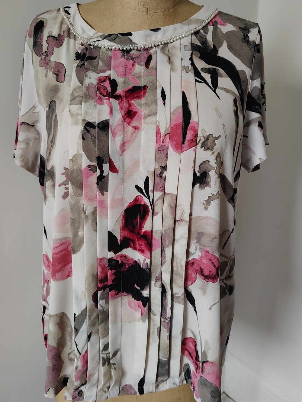 Karl Lagerfeld White Floral Pleated Short Sleeve Blouse with Pink Accents